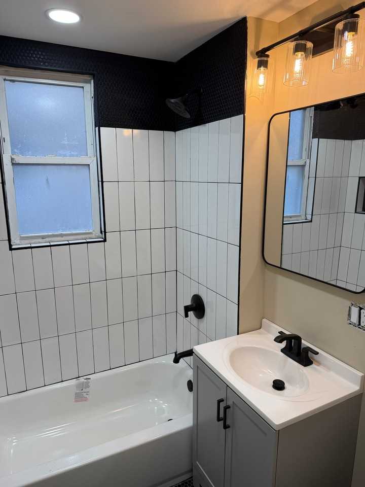 1576 Leslie St #1R - Photo 5 of 12