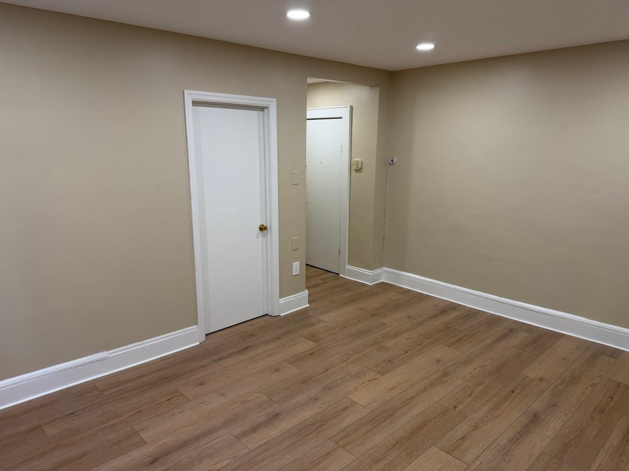 1576 Leslie St #1R - Photo 6 of 12