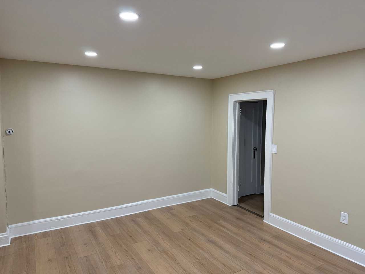 1576 Leslie St #1R - Photo 7 of 12