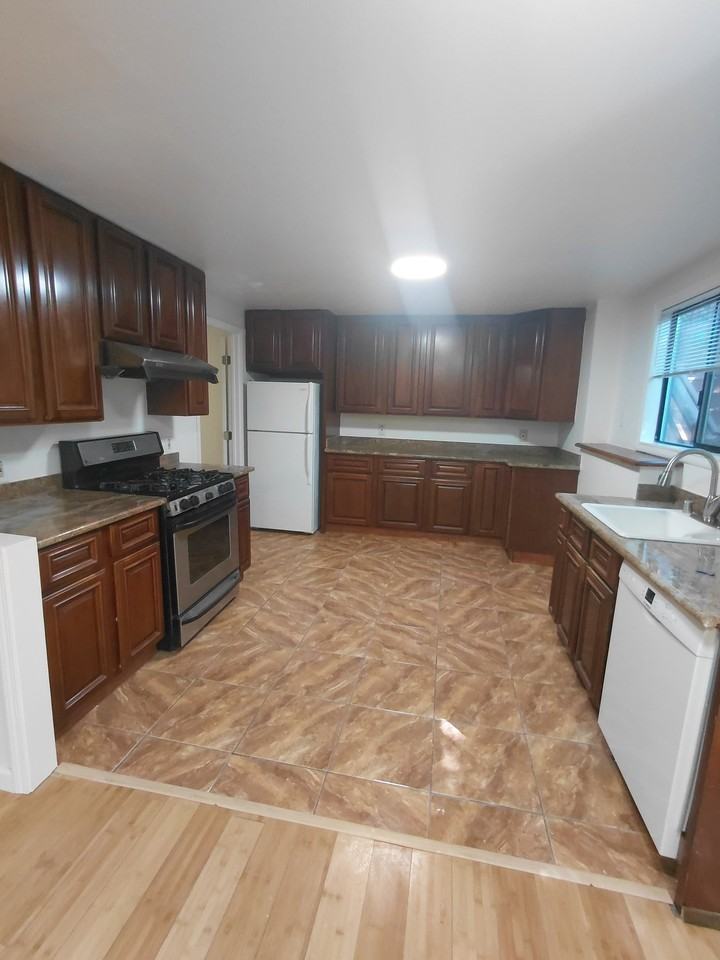 6170 Plymouth Ave - Photo 3 of 10