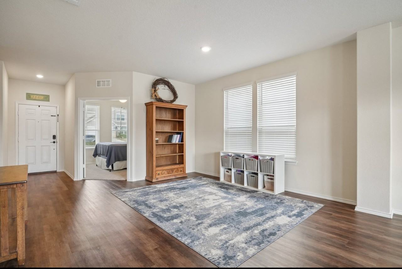 4037 Sun Meadow Ln - Photo 3 of 16