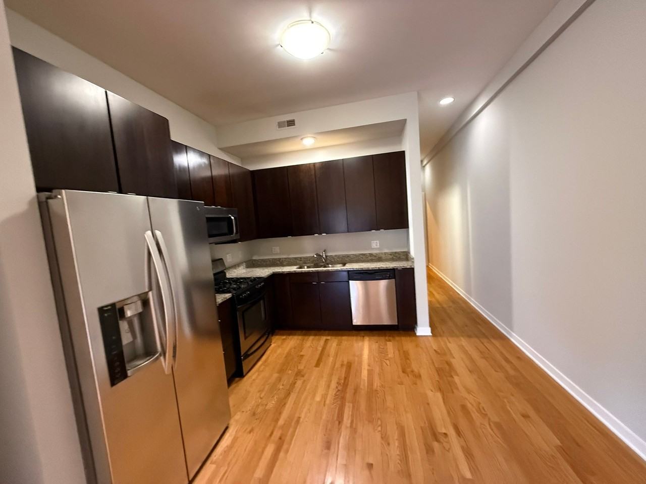 44 N Paulina St - Photo 2 of 9