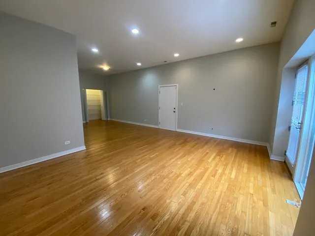 44 N Paulina St - Photo 7 of 9
