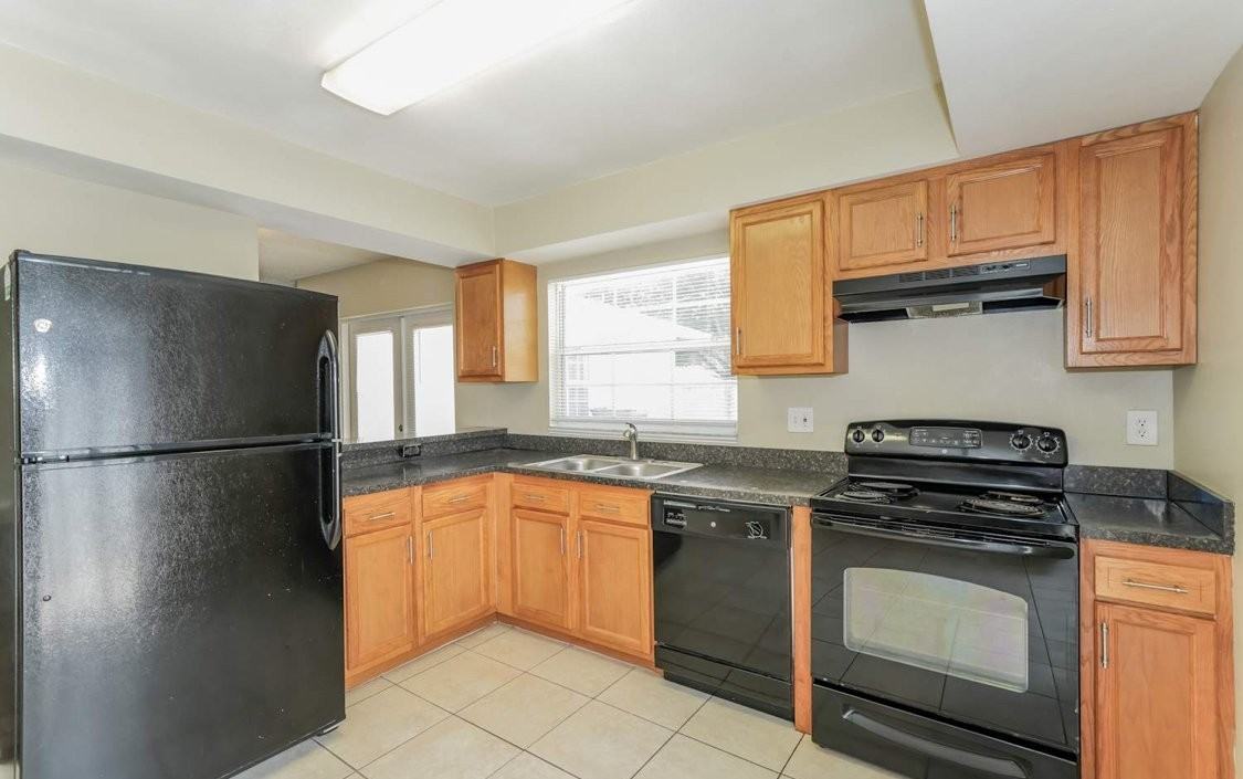 10533 Chadbourne Dr - Photo 2 of 7