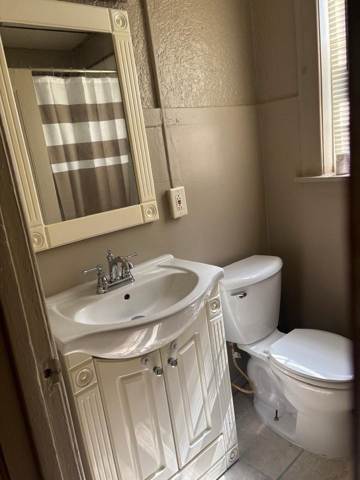 4001 Grand Blvd #4 - Photo 5 of 5