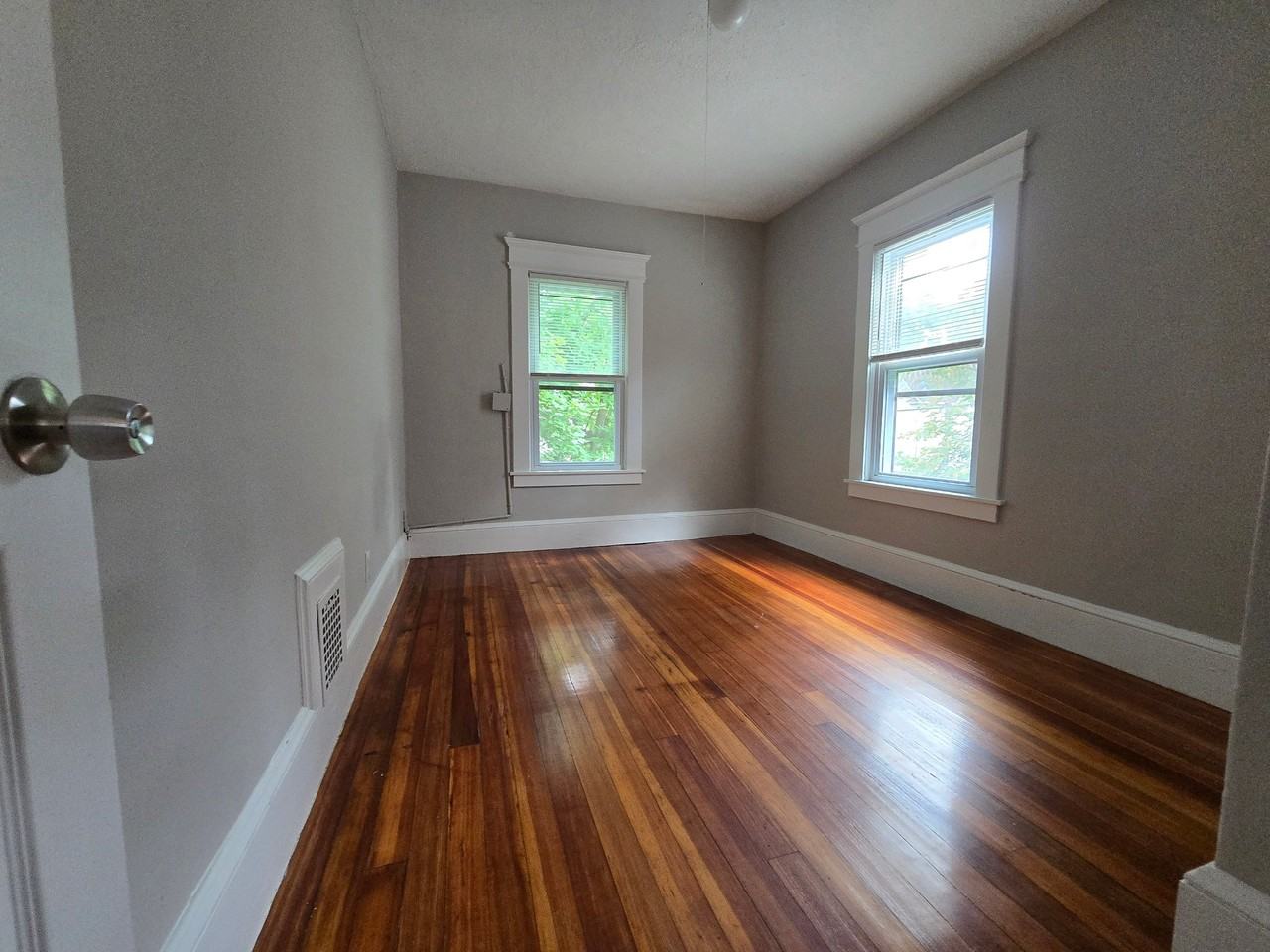 47 Hollywood St #2R - Photo 2 of 5