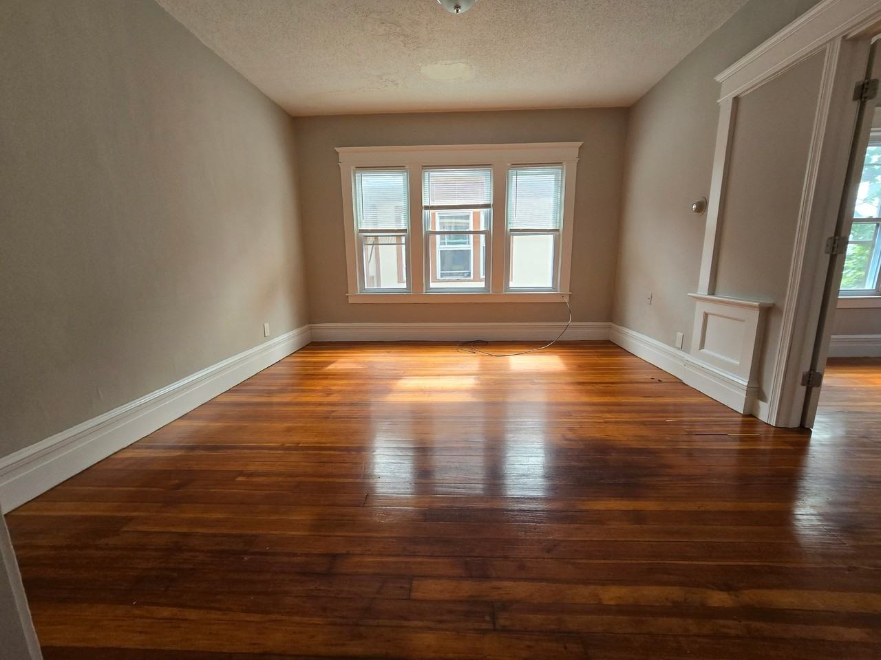 47 Hollywood St #2R - Photo 4 of 5