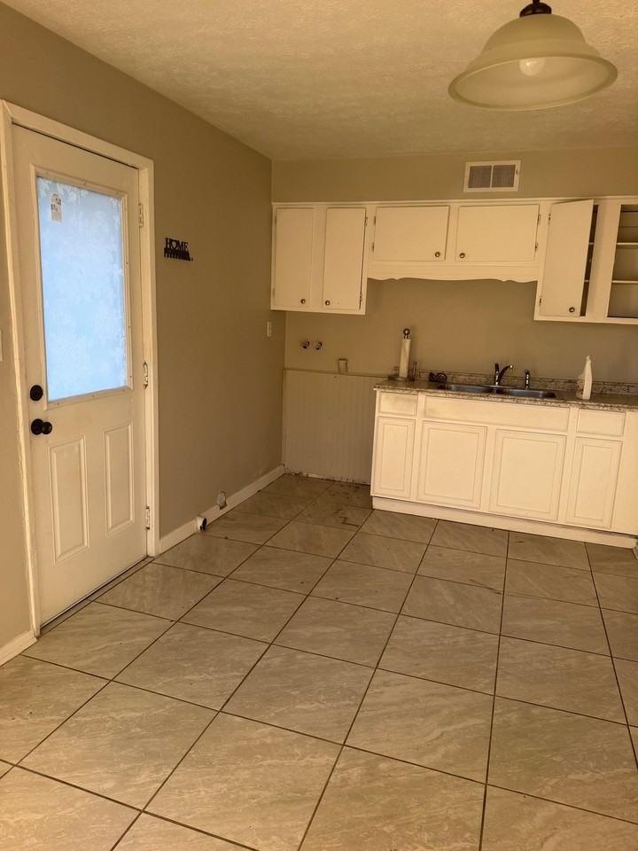 9510 Maple Rd - Photo 3 of 22