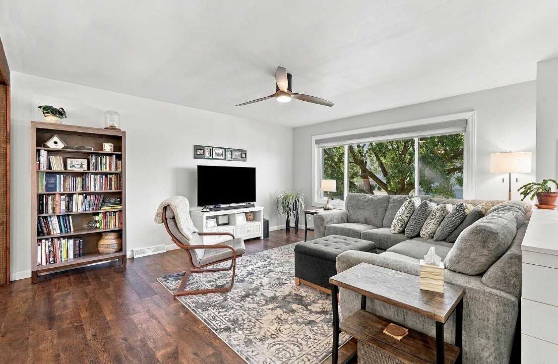 425 Nottingham Ave - Photo 2 of 20
