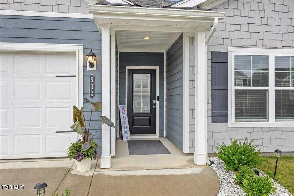 532 Sedgewick Way - Photo 2 of 18