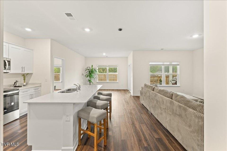 532 Sedgewick Way - Photo 4 of 18