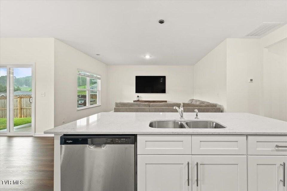 532 Sedgewick Way - Photo 6 of 18