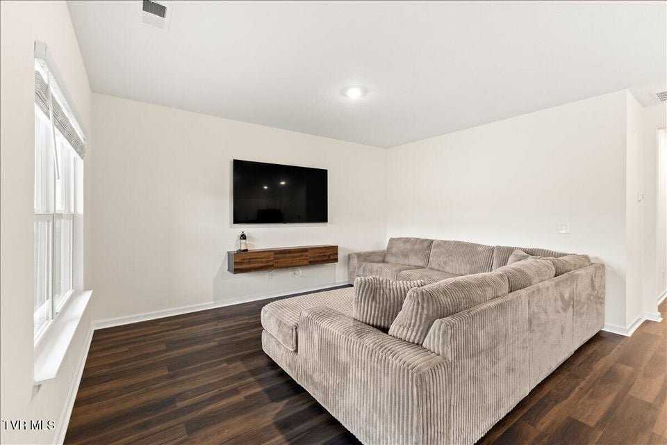 532 Sedgewick Way - Photo 7 of 18