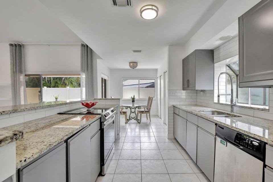 9341 Chelsea Dr S - Photo 3 of 7