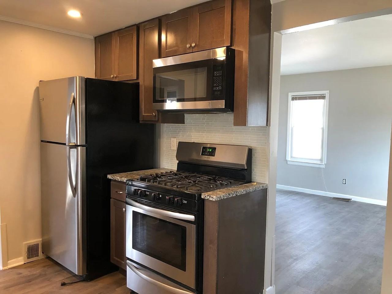 110 Chestnut Ave - Photo 2 of 14