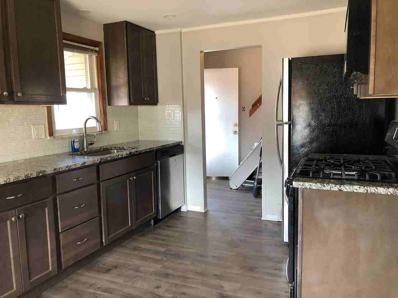 110 Chestnut Ave - Photo 3 of 14
