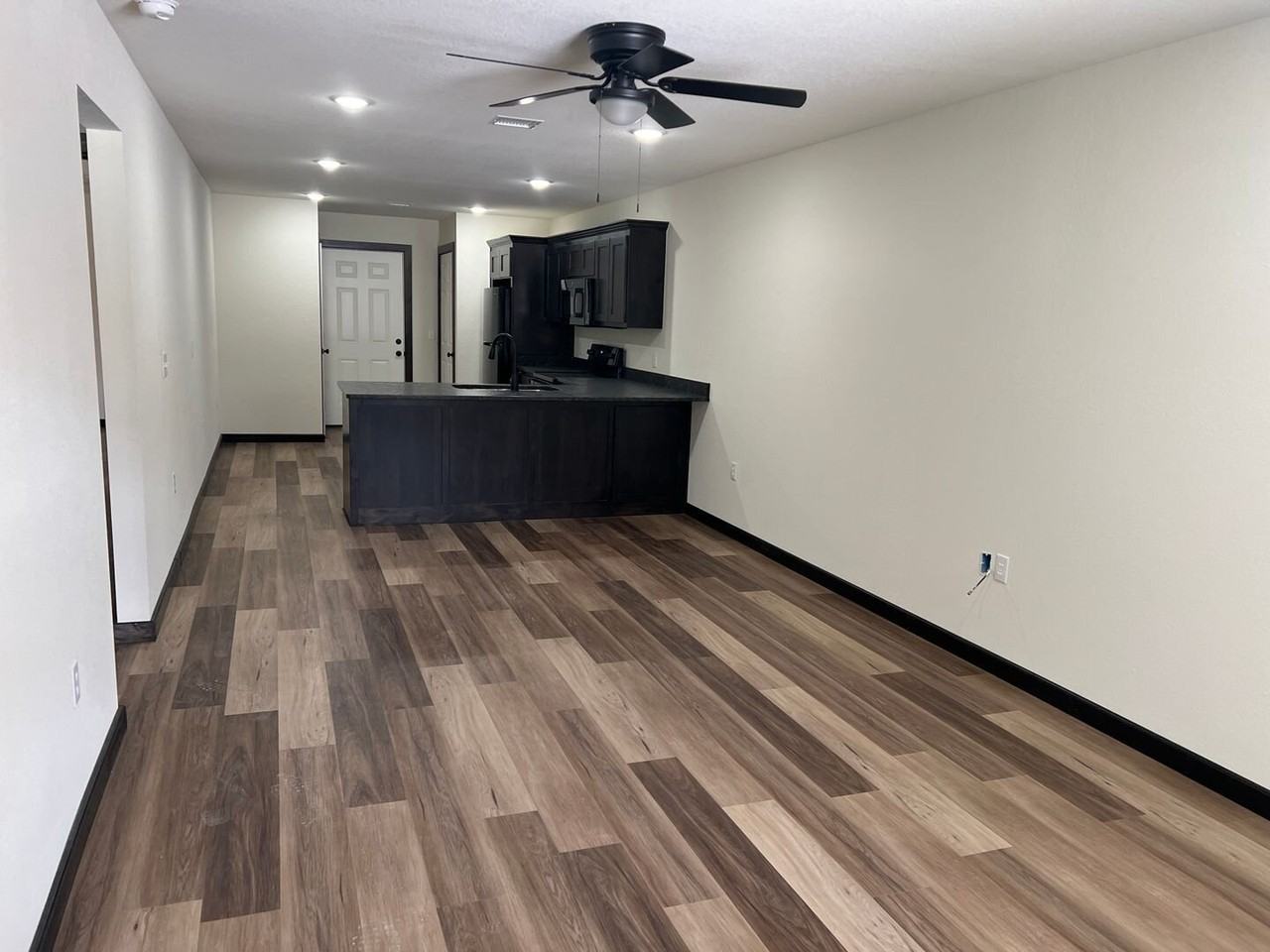 1005 S Cherokee Ave - Photo 2 of 17