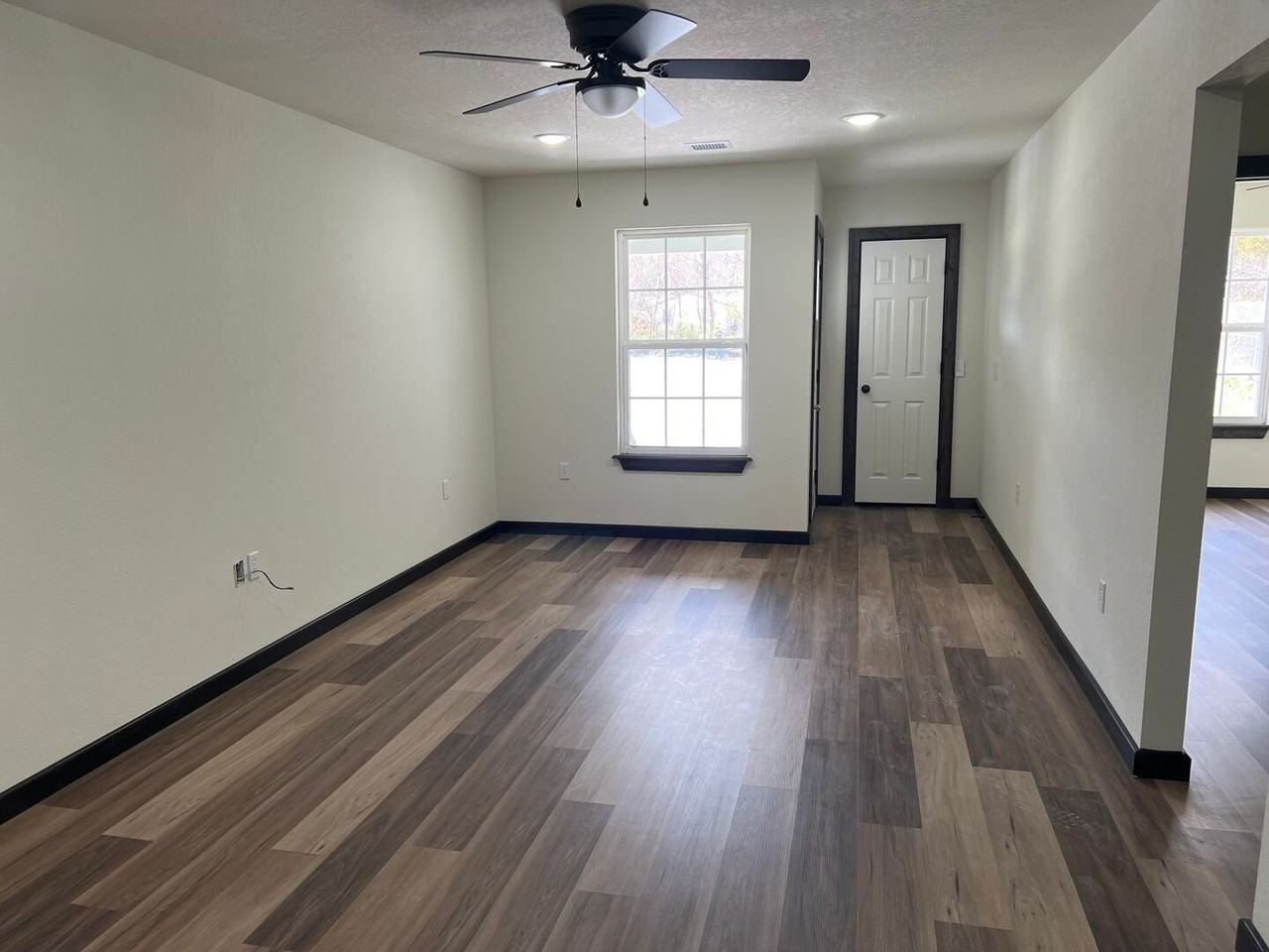 1005 S Cherokee Ave - Photo 3 of 17