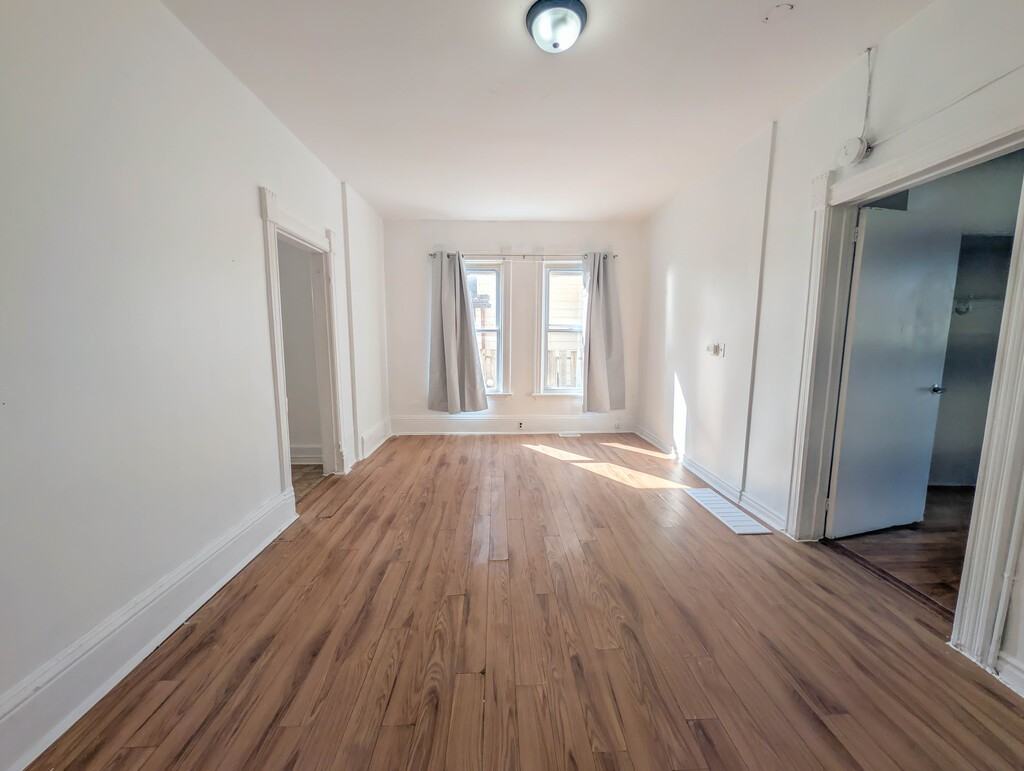 119 Charlotte St - Photo 3 of 20