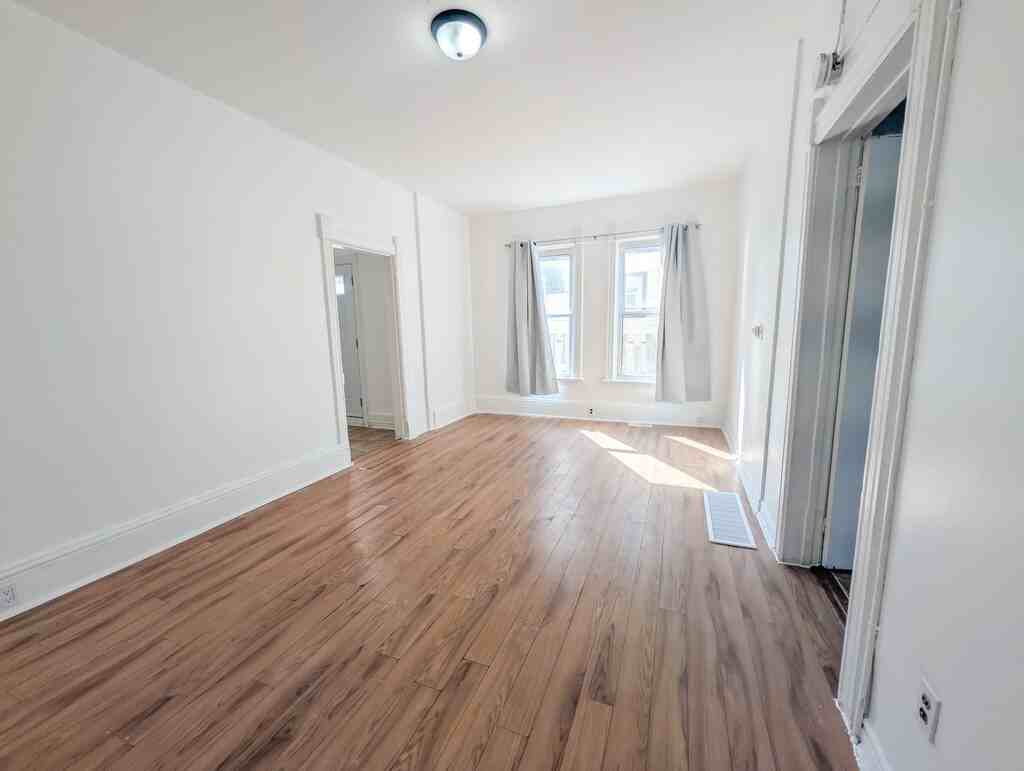 119 Charlotte St - Photo 4 of 20