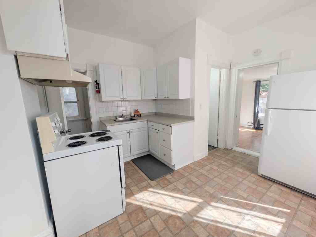 119 Charlotte St - Photo 5 of 20