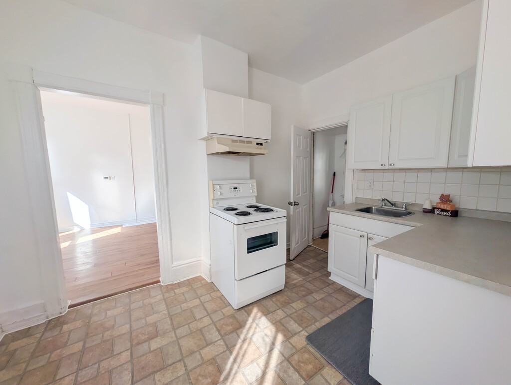 119 Charlotte St - Photo 7 of 20