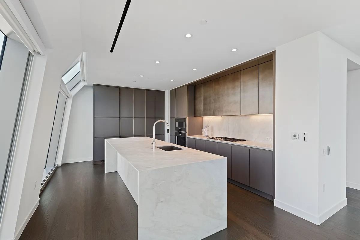 635 West 59th Street #3302 - Photo 6 of 36