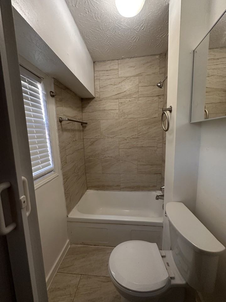 547 S Bainbridge St #NA - Photo 4 of 5