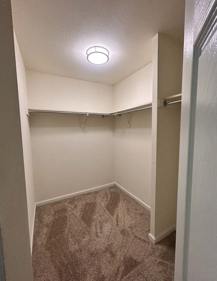 1211 Fords Pointe Cir #1211 - Photo 3 of 8
