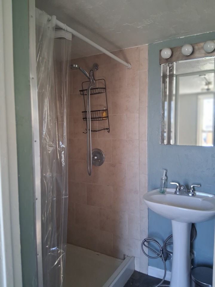 904 W Clay Ave #NA - Photo 2 of 4