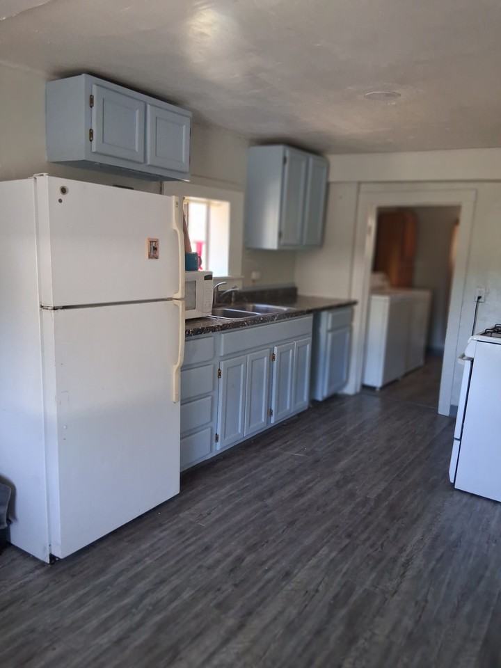 904 W Clay Ave #NA - Photo 3 of 4