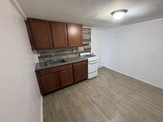 3607 W Meadowbrook Ave #NA - Photo 3 of 6