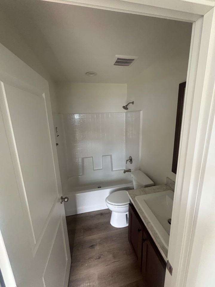 2600 University Ave #1 - Photo 4 of 10