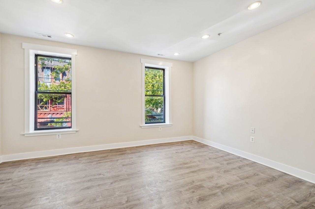 1507 N 17th St #2 - Photo 3 of 11