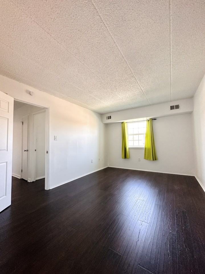 1806 Valley Dr #1806 - Photo 2 of 25