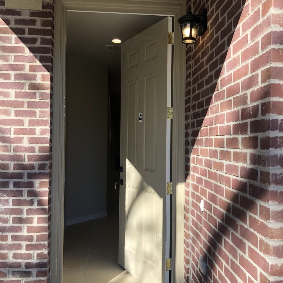 123 S Center St #4 - Photo 3 of 21