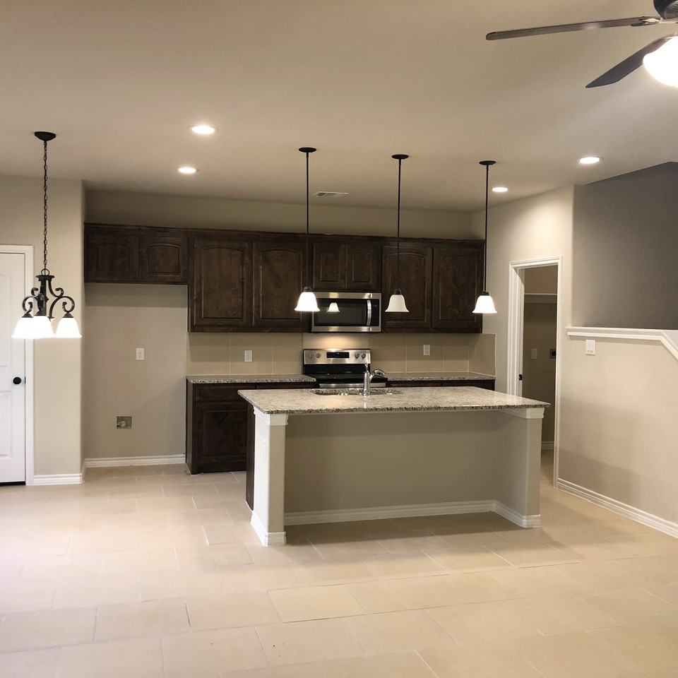 123 S Center St #4 - Photo 4 of 21