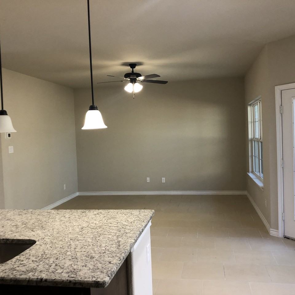 123 S Center St #4 - Photo 5 of 21