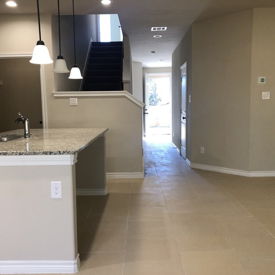 123 S Center St #4 - Photo 7 of 21
