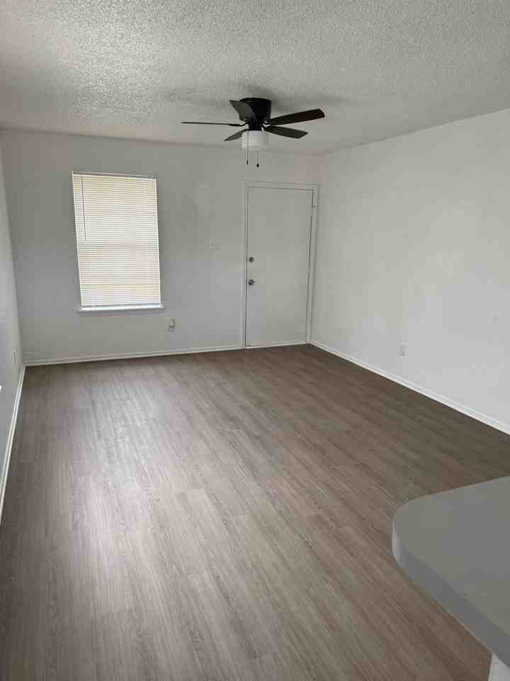 118 Pine Meadow Dr #B - Photo 3 of 6