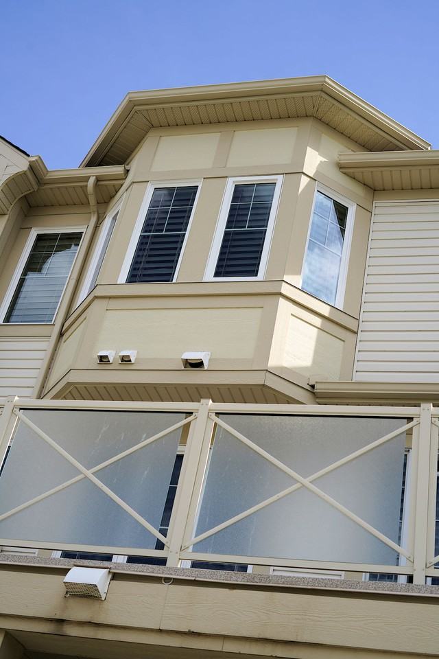 364 Windstone Gdns Sw - Photo 3 of 34