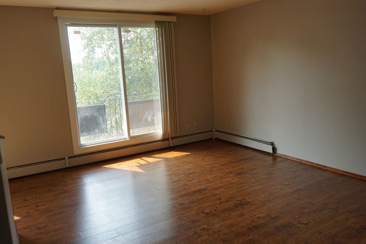 810 Drury Ave Ne - Photo 4 of 20