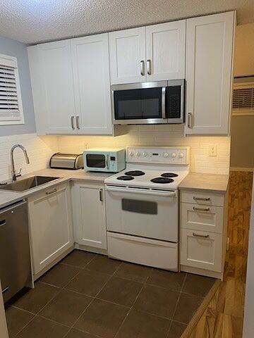 1910 28 Ave Sw - Photo 3 of 17