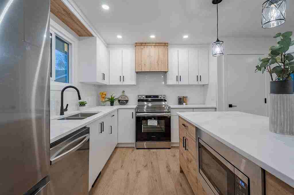 614 Queensland Dr Se - Photo 7 of 25