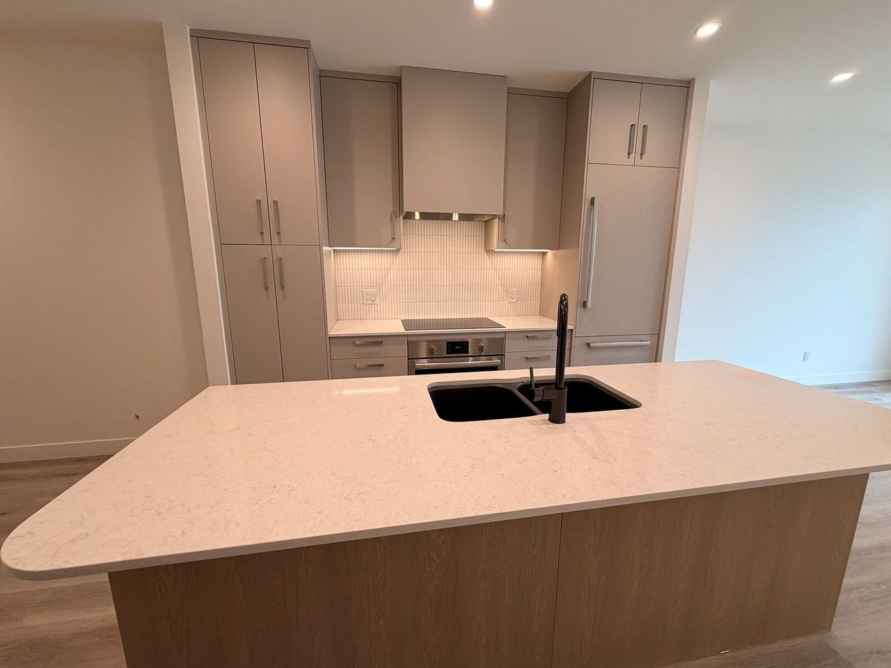 3300 - 3300 Lakeshore Rd - Photo 5 of 25