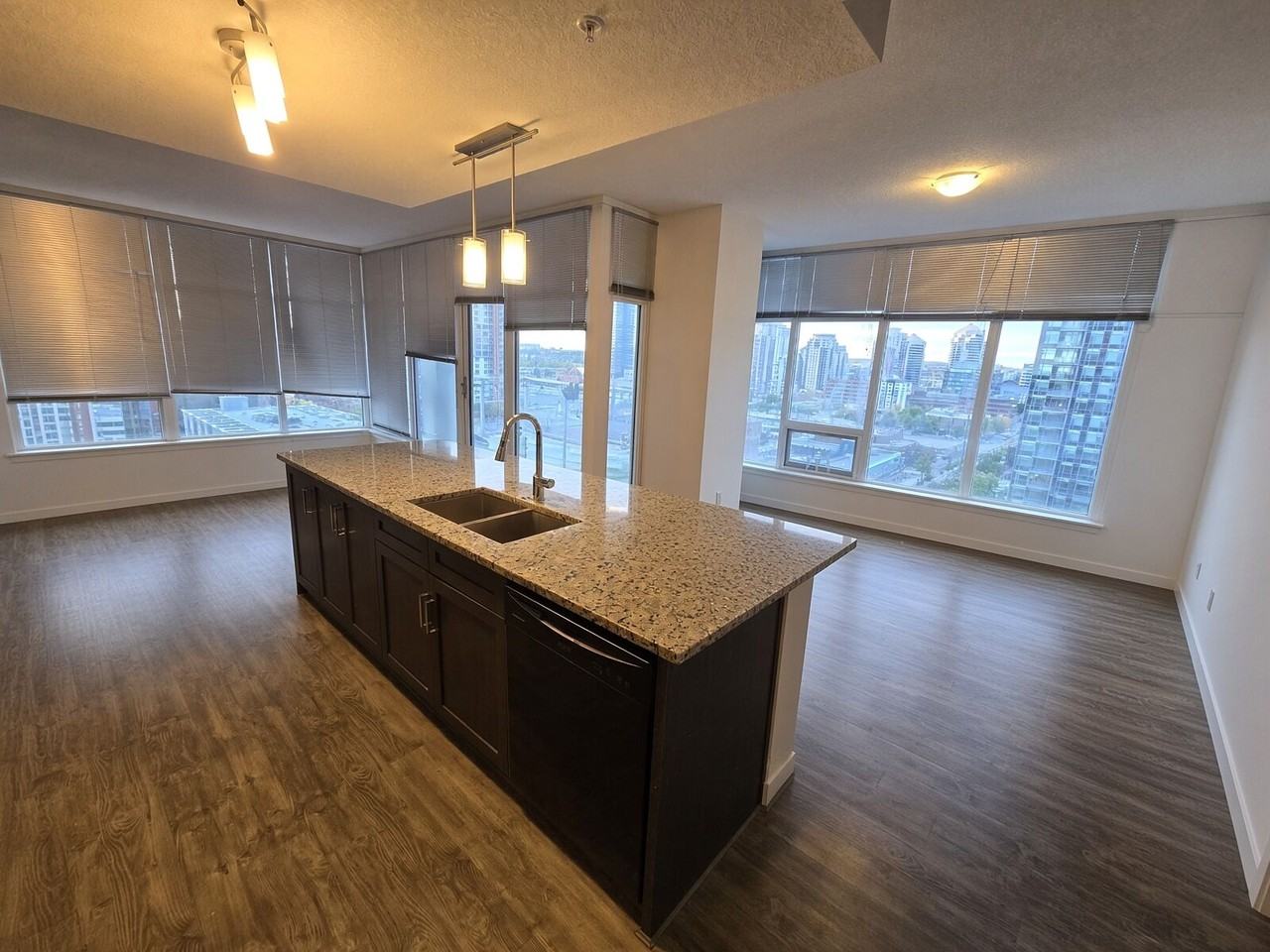 1112 Apartment - Photo 5 of 11
