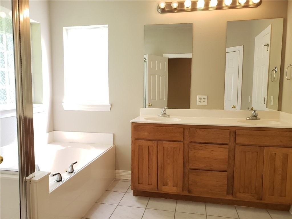 3100 Eaglecrest Cir - Photo 2 of 7