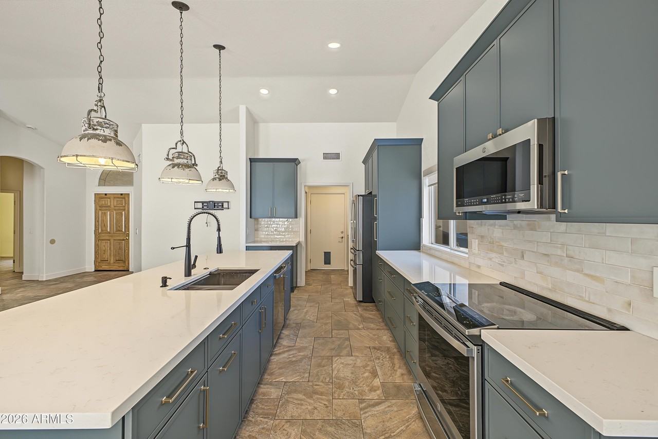 2268 E Marlene Dr - Photo 4 of 25