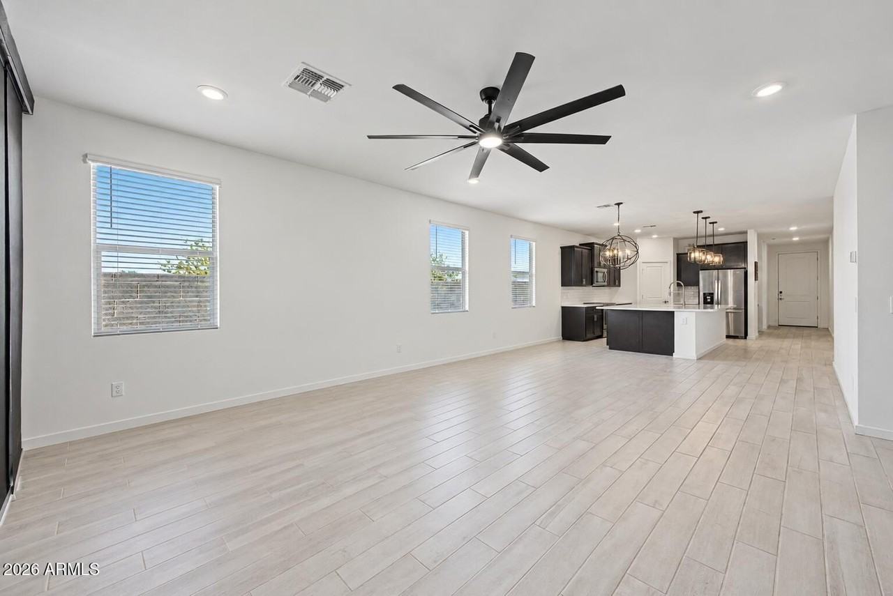 16033 W Cottontail Ln - Photo 3 of 26