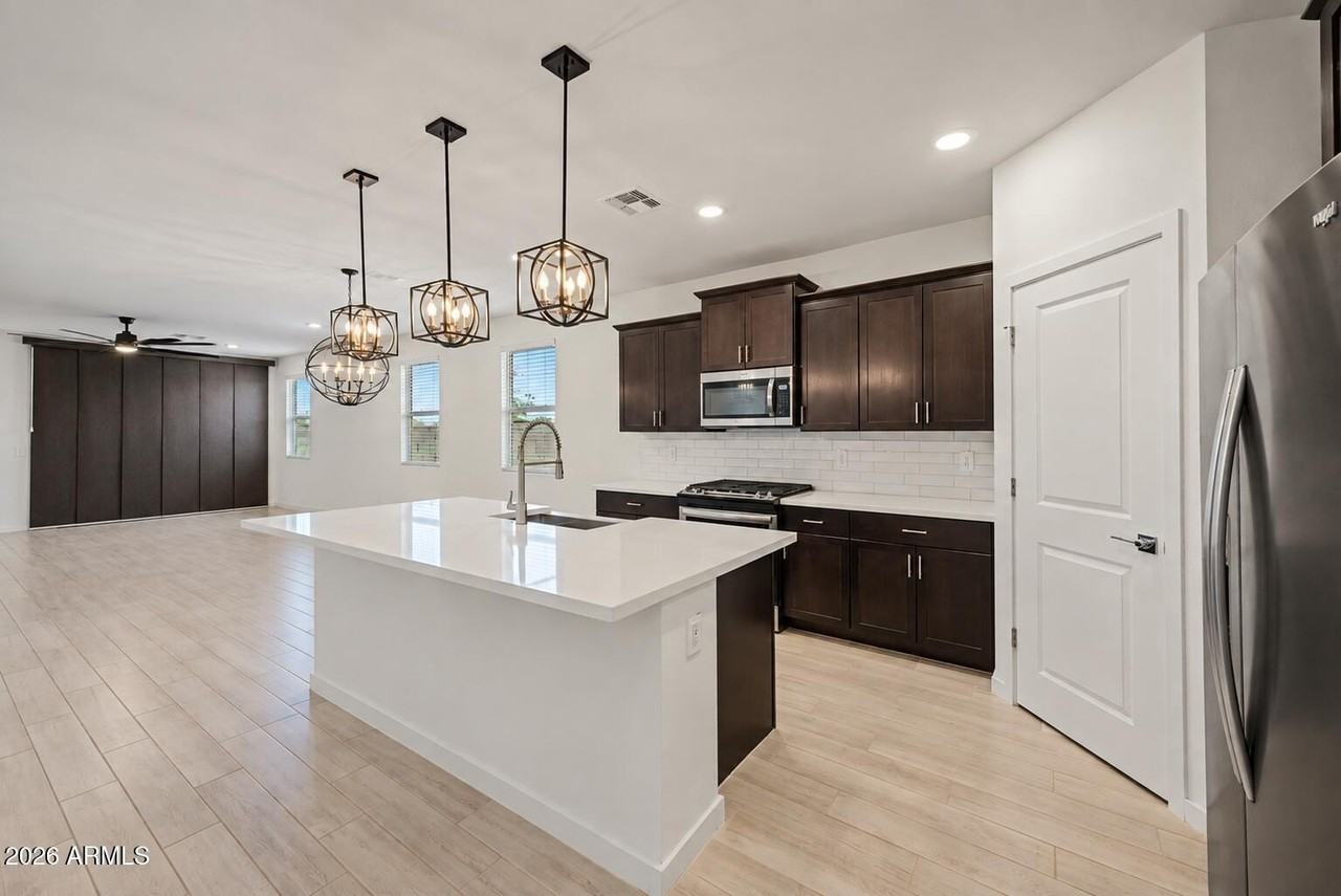 16033 W Cottontail Ln - Photo 5 of 26